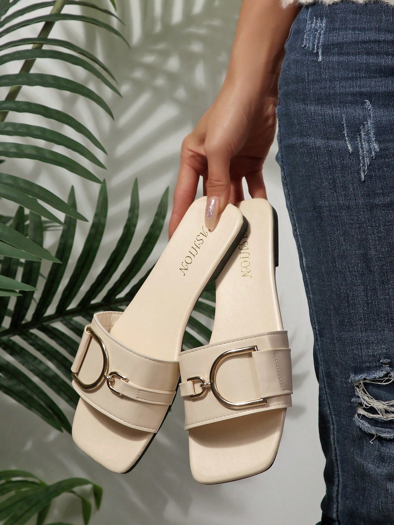 Women's chic flat sandals with ankle strap, cut-out design, colorblock pattern, and open toe, suitable for casual streetwear and beach wear.