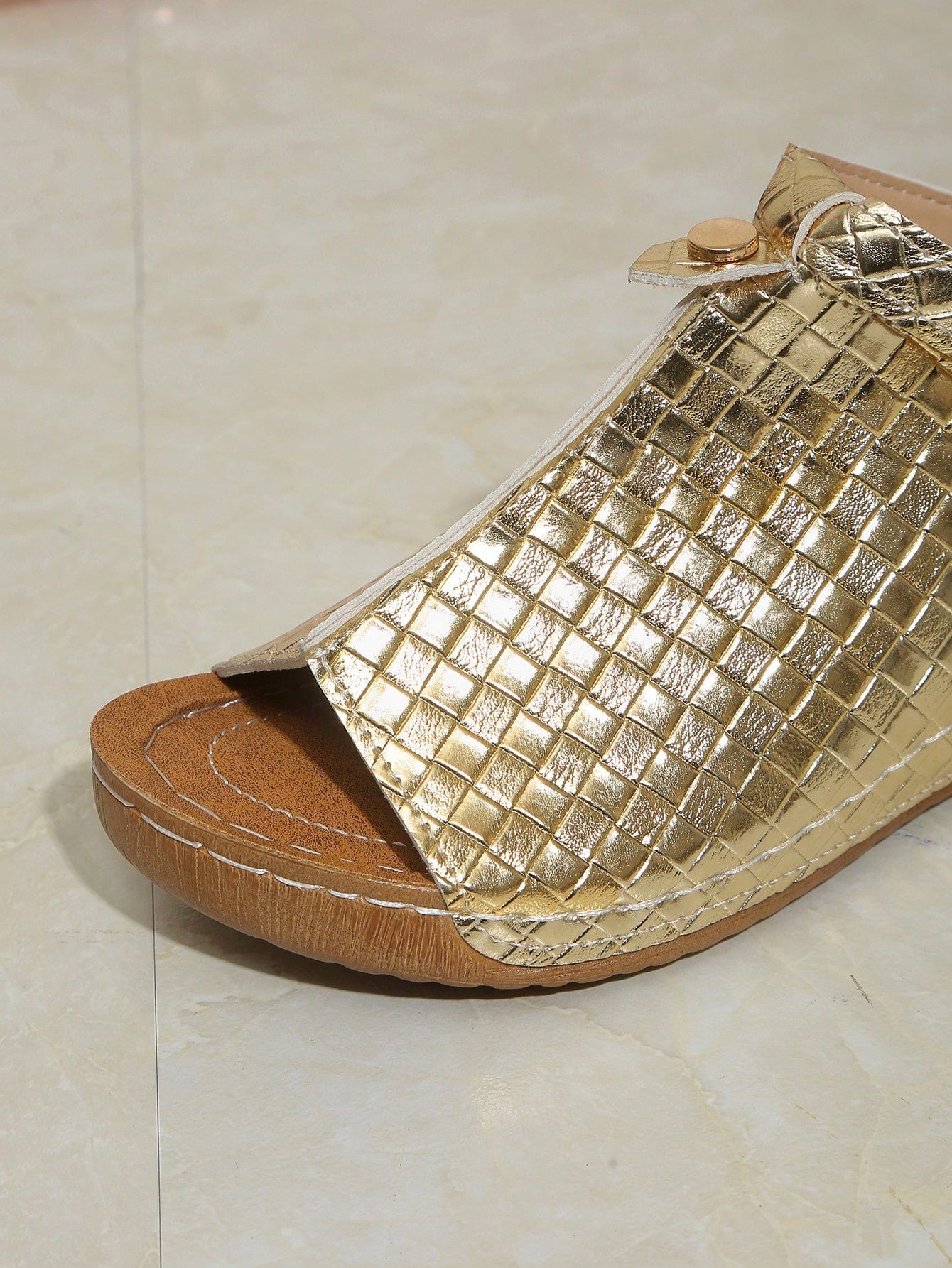 Women's open-toe platform wedge beach sandals with thick sole, stitching detail, floral accents, buckle closure, and removable adjustable shoelaces.