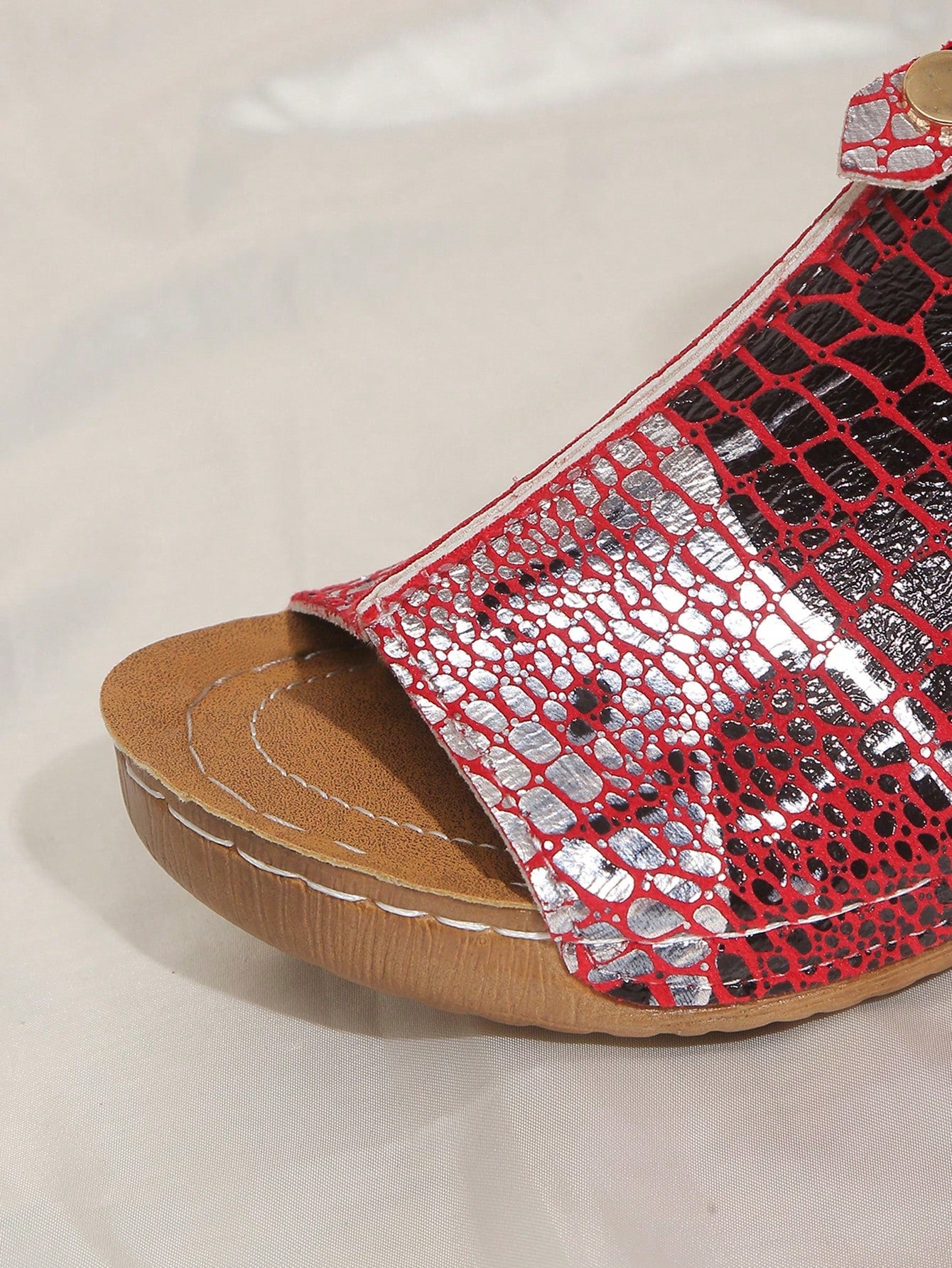 Women's open-toe platform wedge beach sandals with thick sole, stitching detail, floral accents, buckle closure, and removable adjustable shoelaces.