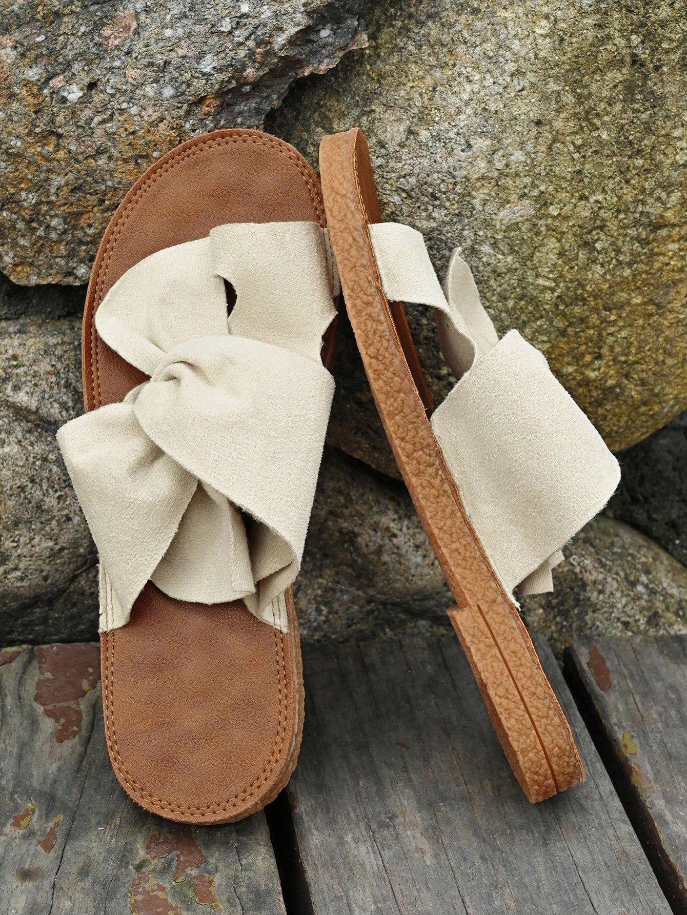 Women's flat slide sandals with bow tie, knot, and braided details, toe post design, and bohemian plant pattern.