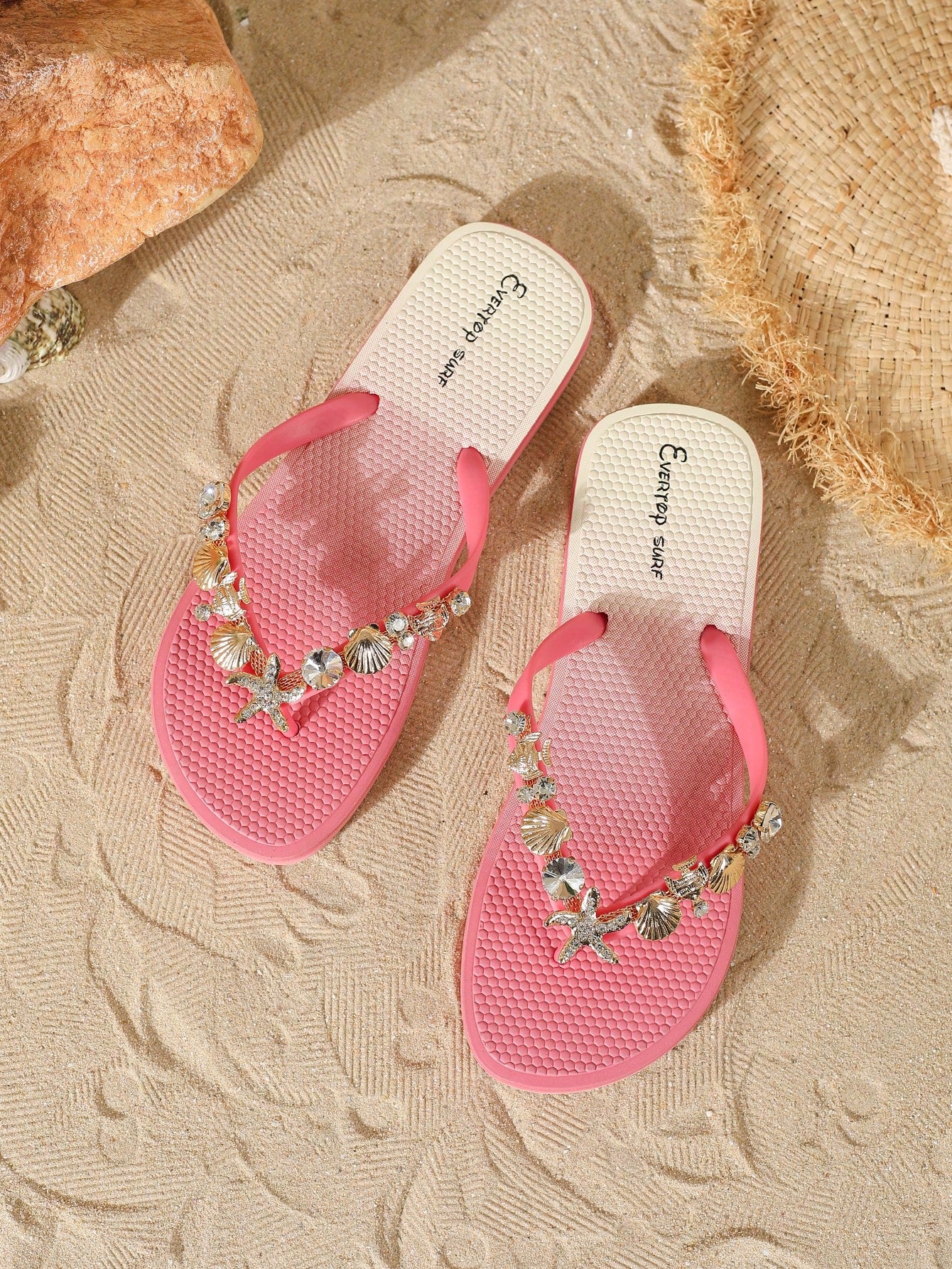 Women’s fashion flip flops with thong strap, beaded shell chain decoration, and removable decor chain detail, designed with a soft flat sole for beach and vacation use.