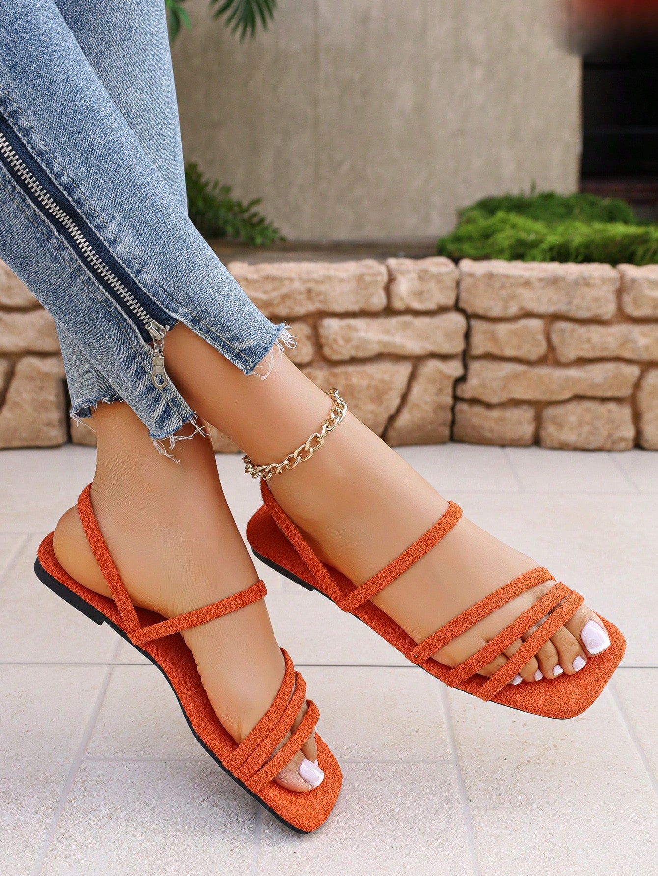 Women's flat sandals with a square open toe, crisscross front straps, and an elastic ankle strap, suitable for casual summer outdoor and beach vacation wear.