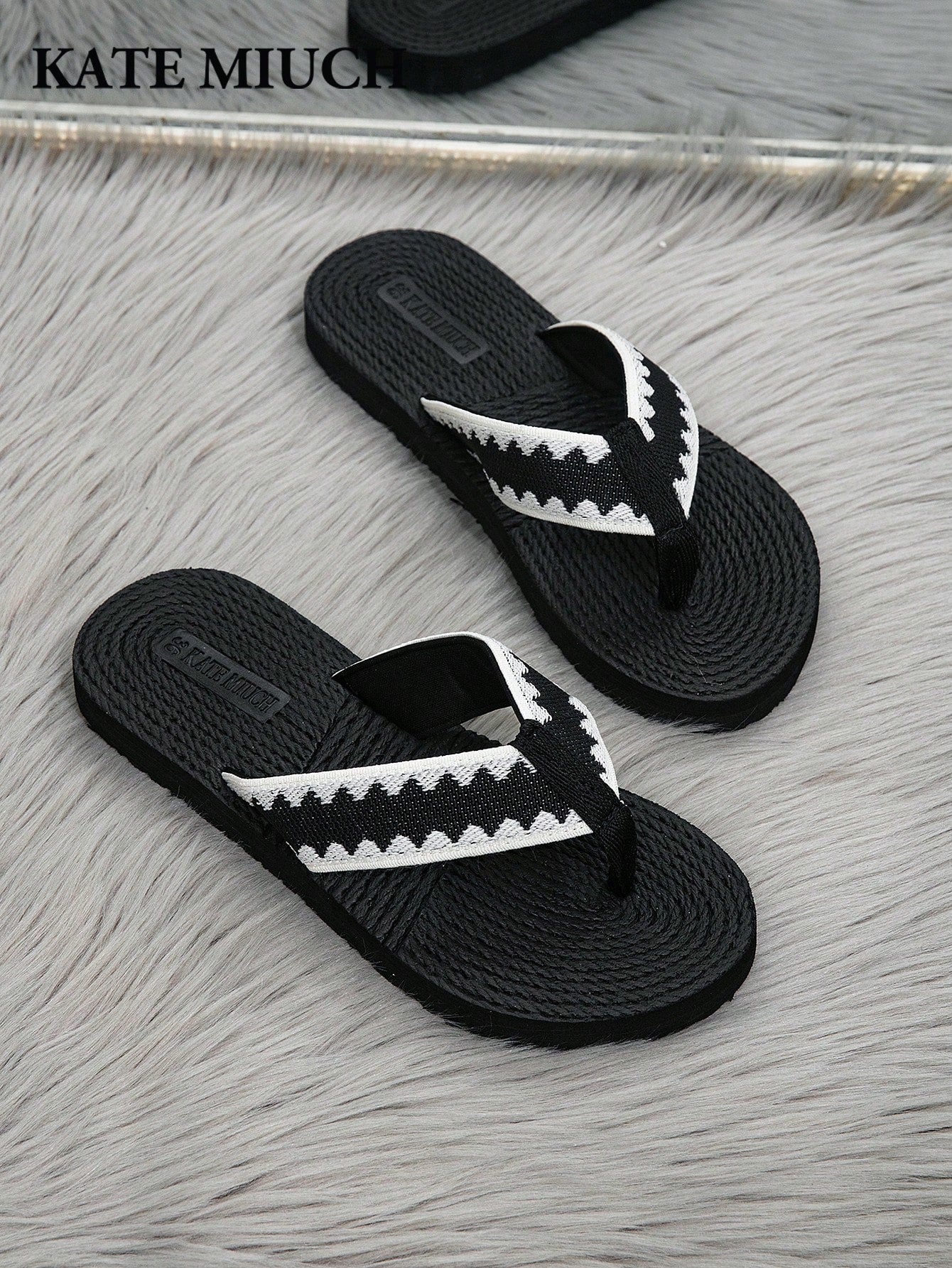 Women’s black leopard print flat flip-flops with ruffle detail and round toe, suitable for outdoor vacation wear