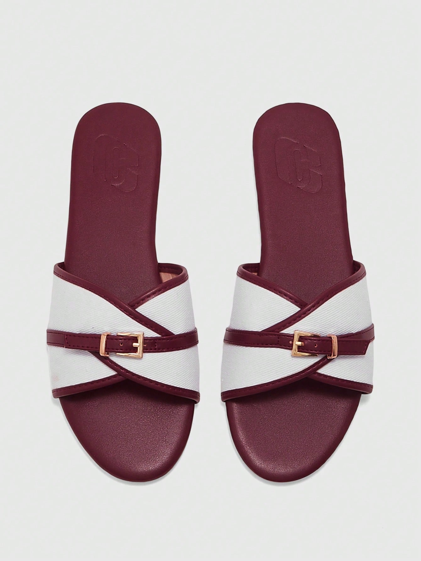 Women's flat slide sandals featuring a simple buckle strap and color block design, in brown tones, with a flat sole for casual vacation and outdoor wear.