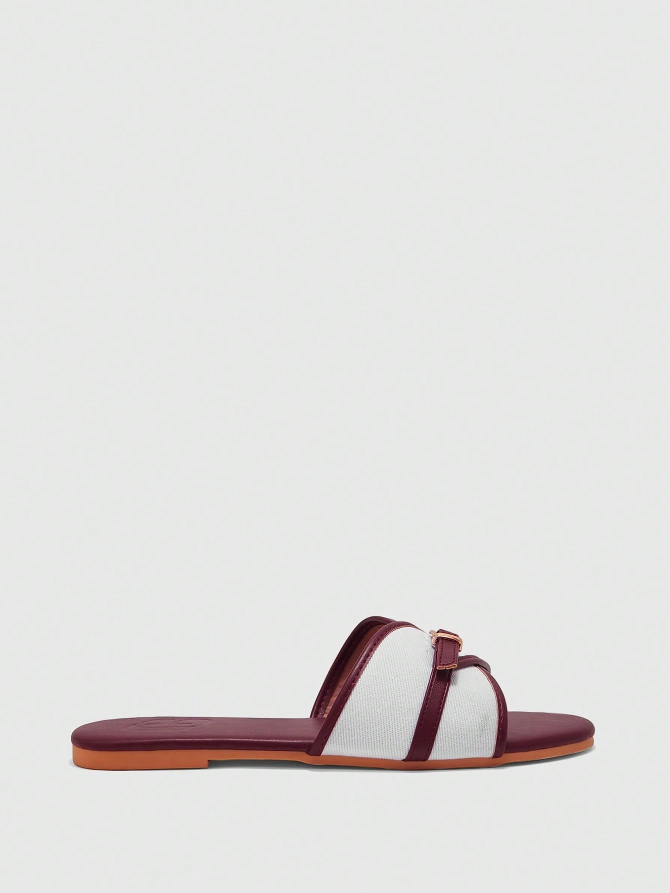 Women's flat slide sandals featuring a simple buckle strap and color block design, in brown tones, with a flat sole for casual vacation and outdoor wear.