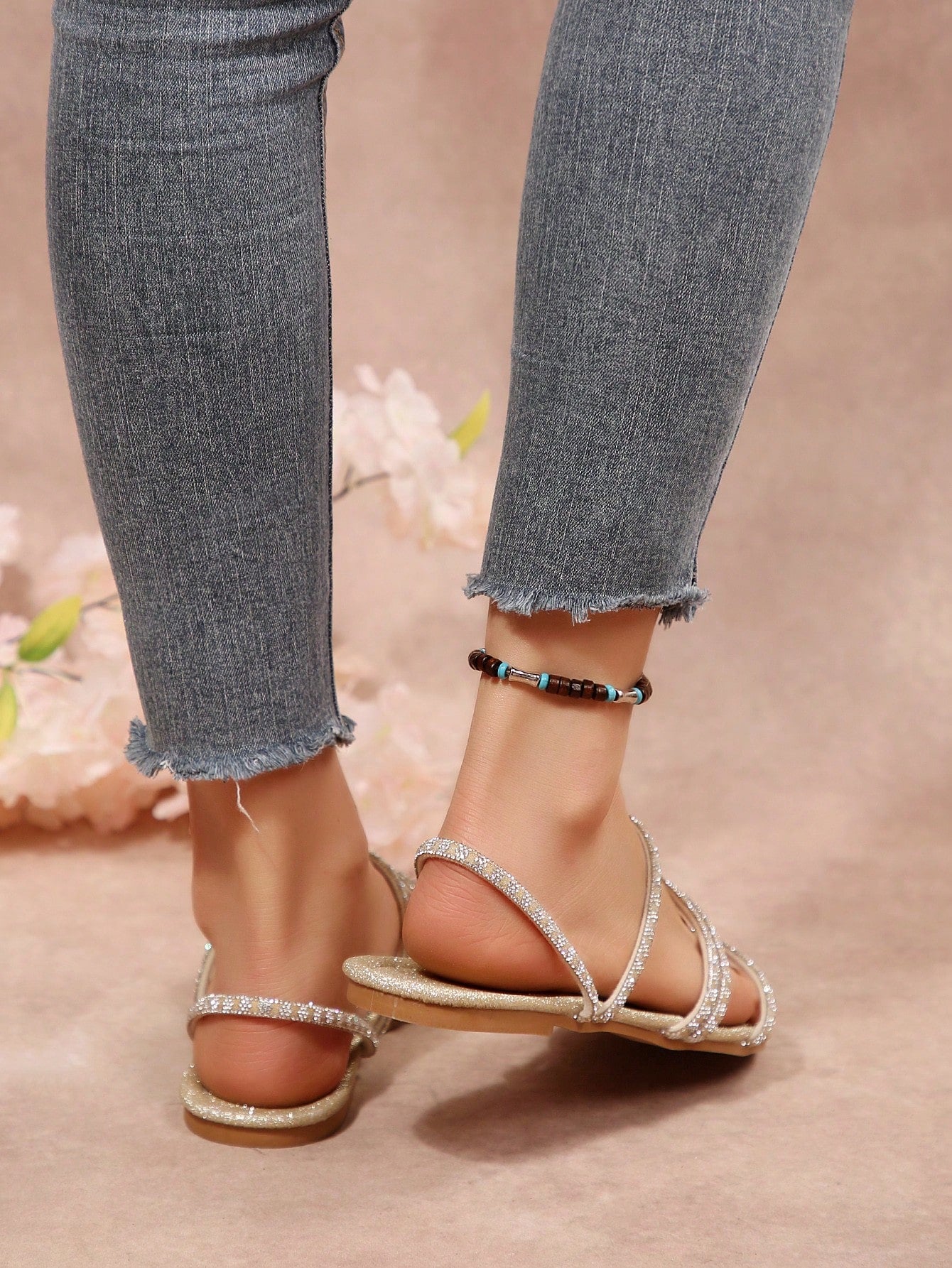 Women's chic flat sandals with ankle strap, cut-out design, colorblock pattern, and open toe, suitable for casual streetwear and beach wear.