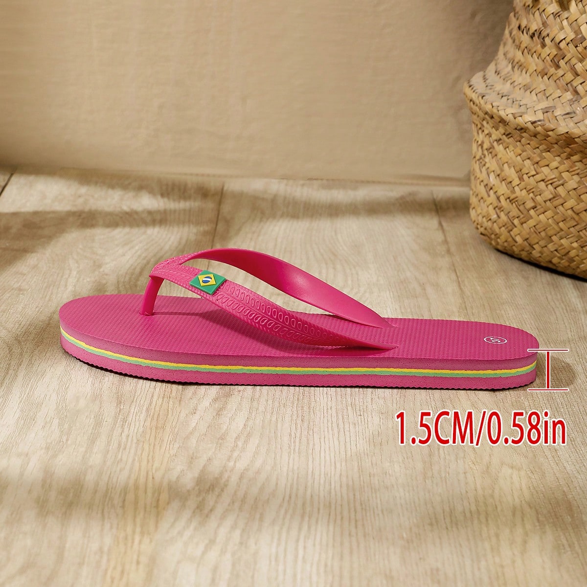 Women's flat slip-on beach flip flops with a round-toe shape and casual sandal style for indoor and outdoor use.