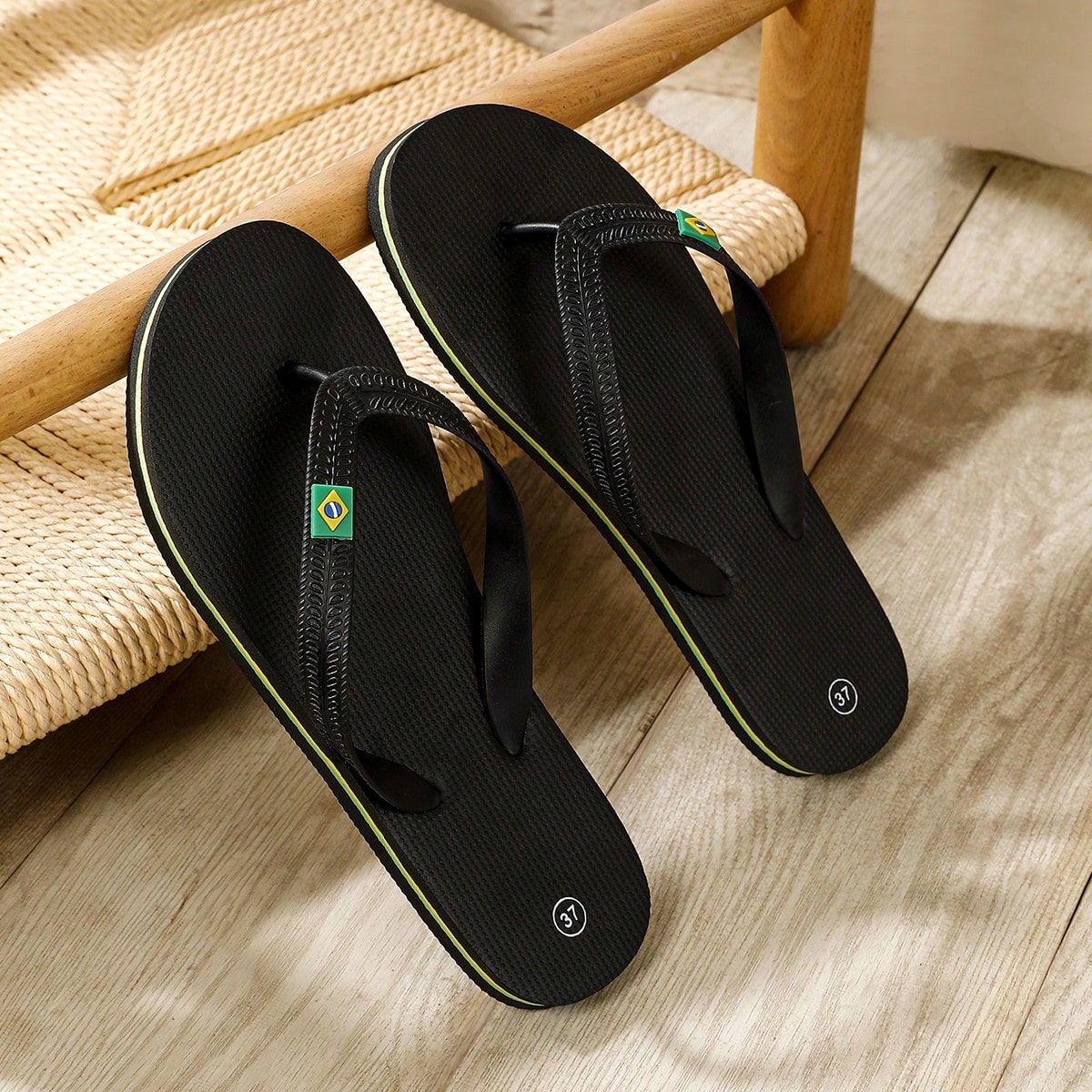 Women's flat slip-on beach flip flops with a round-toe shape and casual sandal style for indoor and outdoor use.