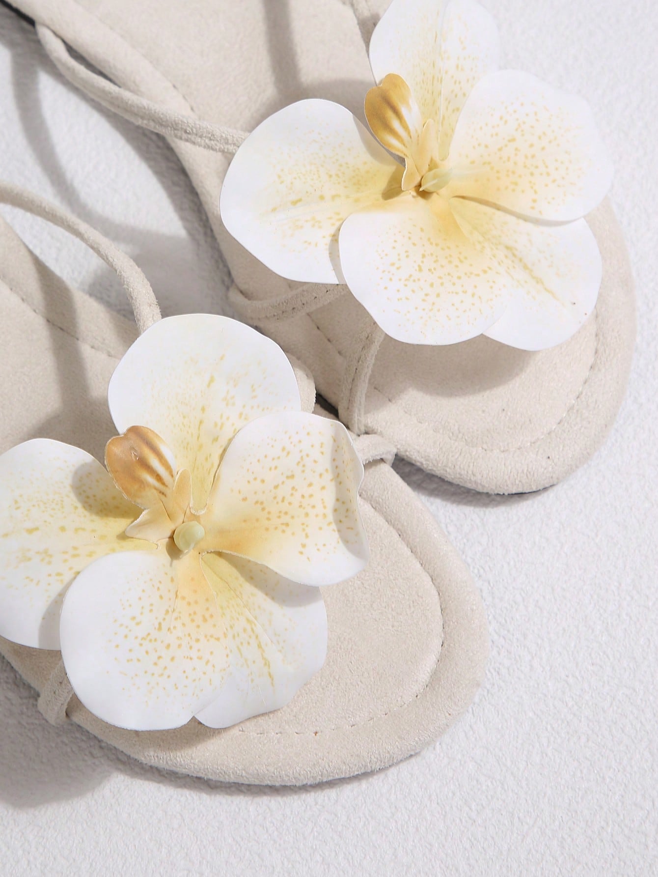 Women's open-toe flat slide sandals with a single strap and applique detail, glamorous casual style for beach and daily wear.