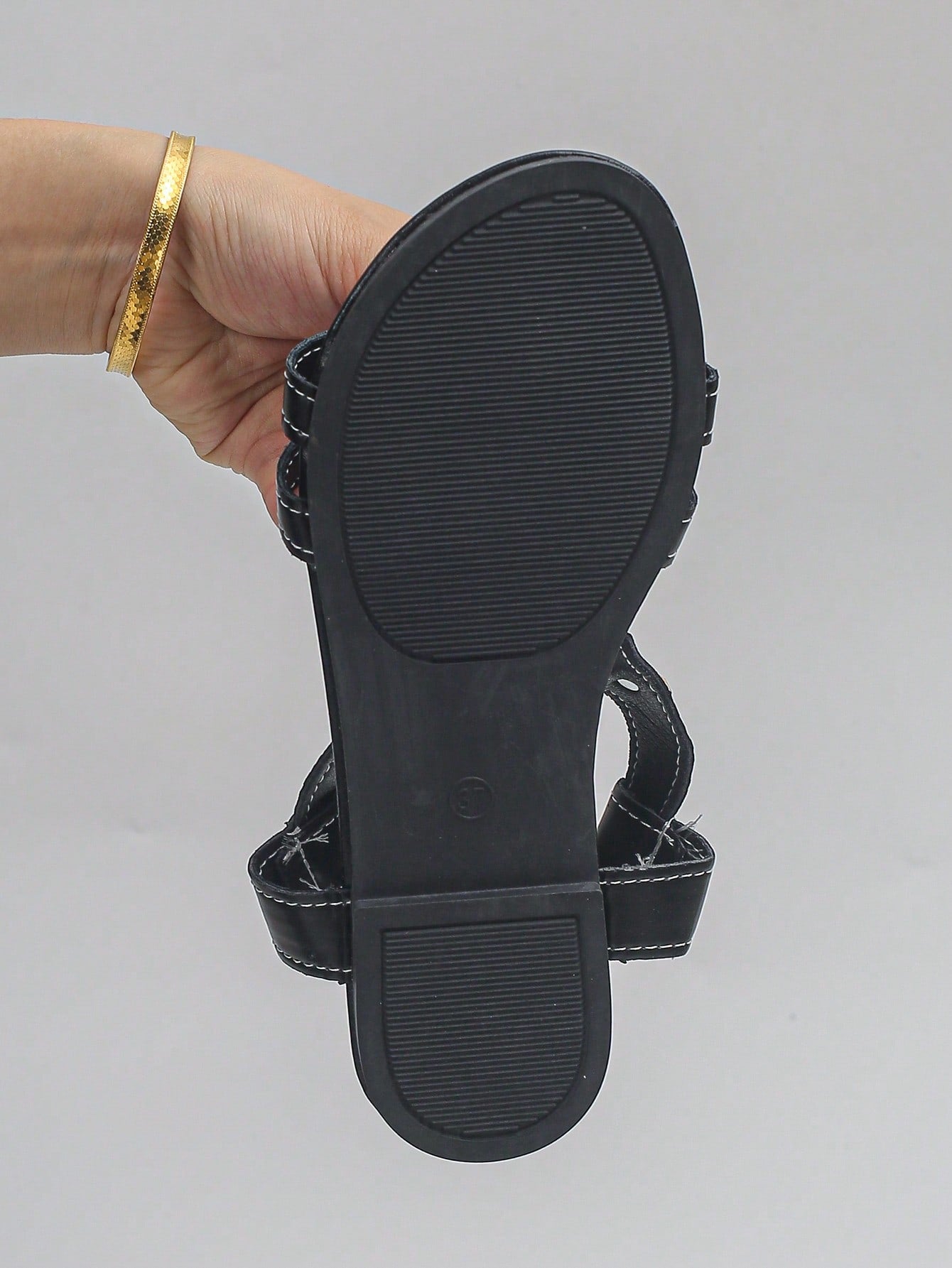 Women’s plus size 35-45 flat thong sandals with elastic strap, round toe shape, textured pattern, and rhinestone asymmetrical detail in slip-on beach style for outdoor summer wear.