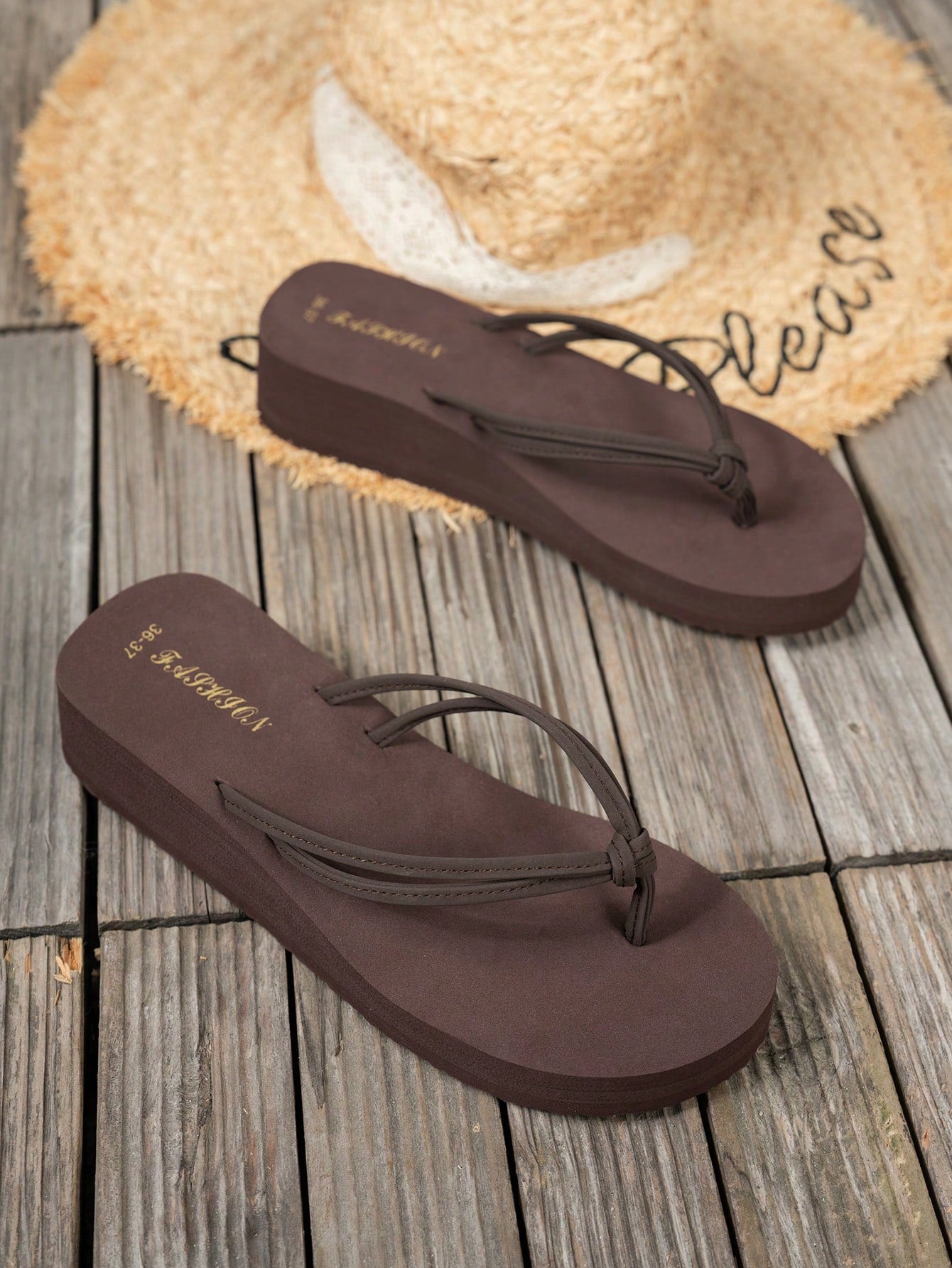 Pair of women’s coffee brown 4cm wedge thong sandals with solid color design and knotted strap detail, suitable for beach holidays and outdoor spring/summer wear.