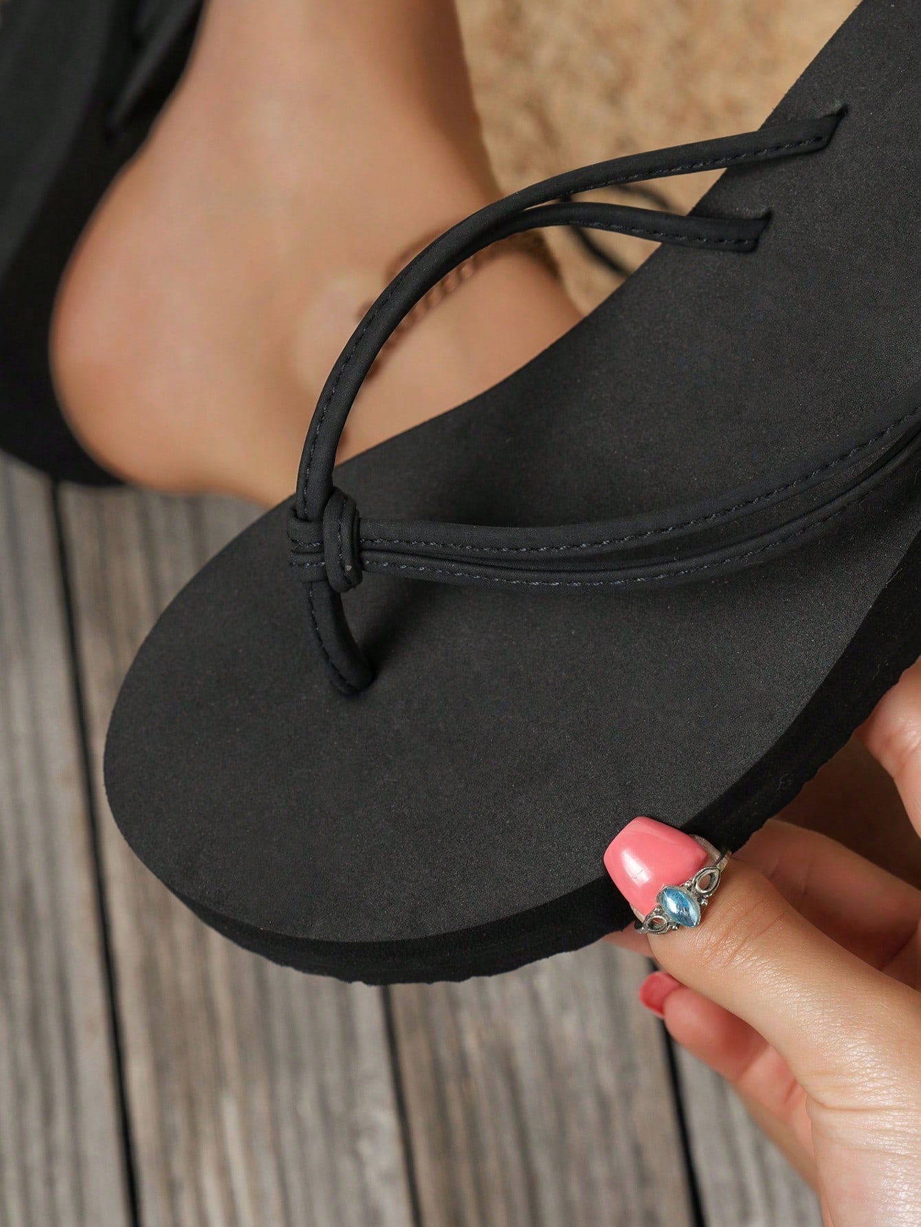 Pair of women’s coffee brown 4cm wedge thong sandals with solid color design and knotted strap detail, suitable for beach holidays and outdoor spring/summer wear.