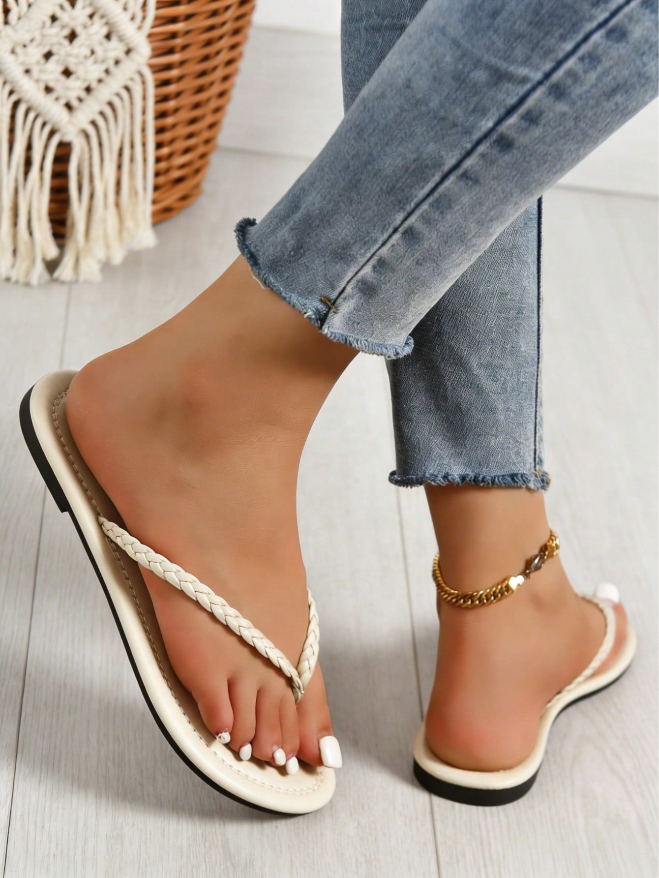 Women’s lace-up flat slingback sandals with braided detail and open toe, designed for casual daily wear, commuting, vacation, and beach use.