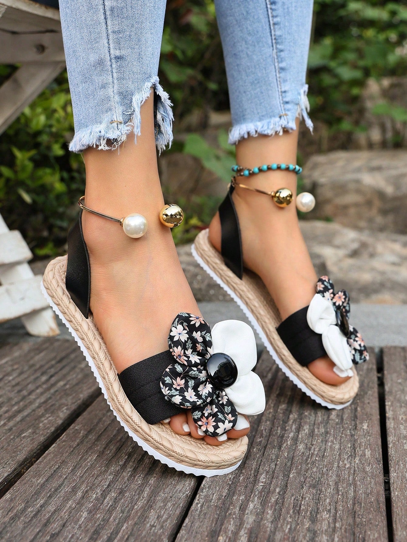 Women's floral beach slip-on flat sandals with soft non-slip sole and classic open sandal design in beige.