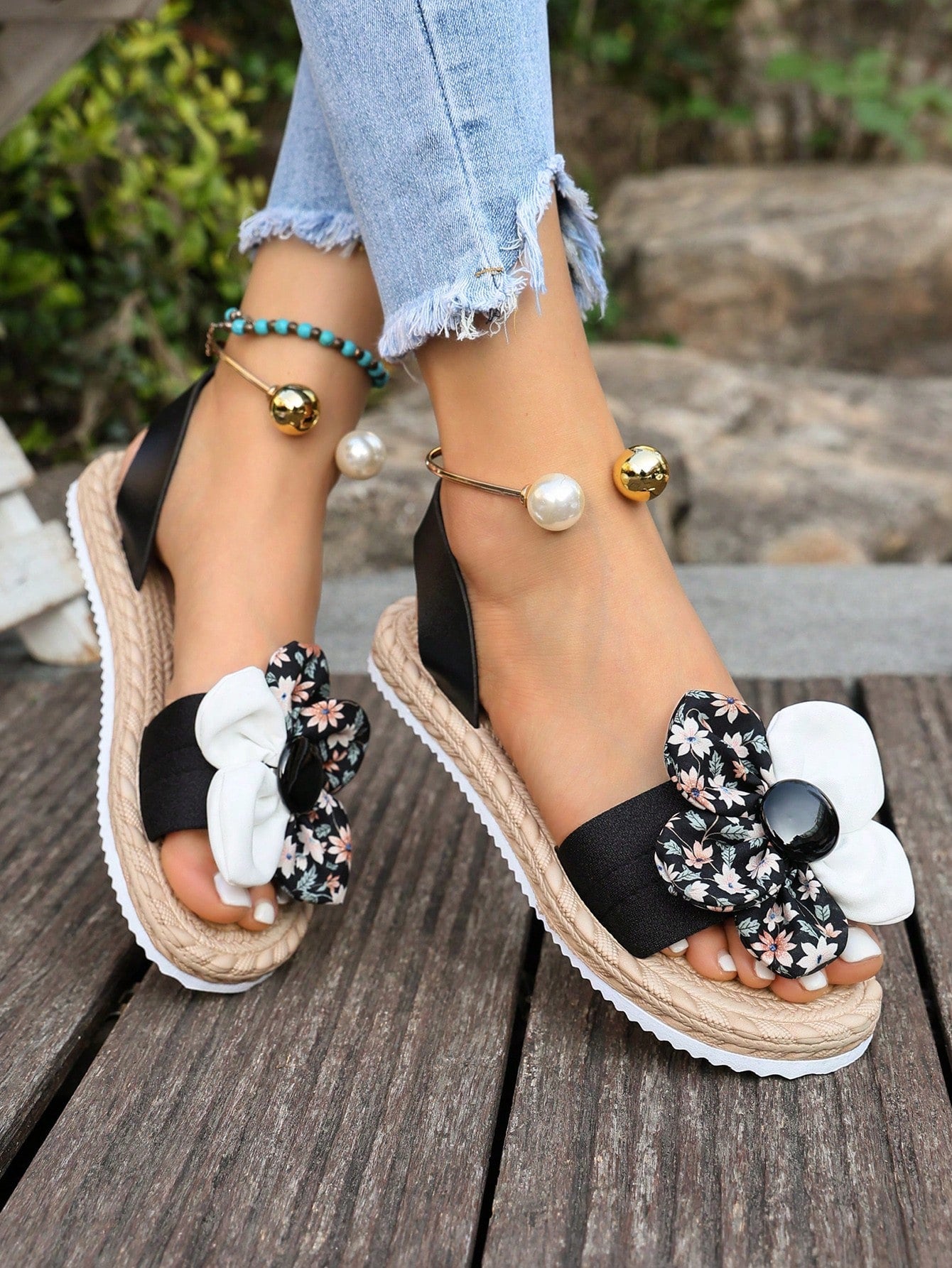 Women's floral beach slip-on flat sandals with soft non-slip sole and classic open sandal design in beige.