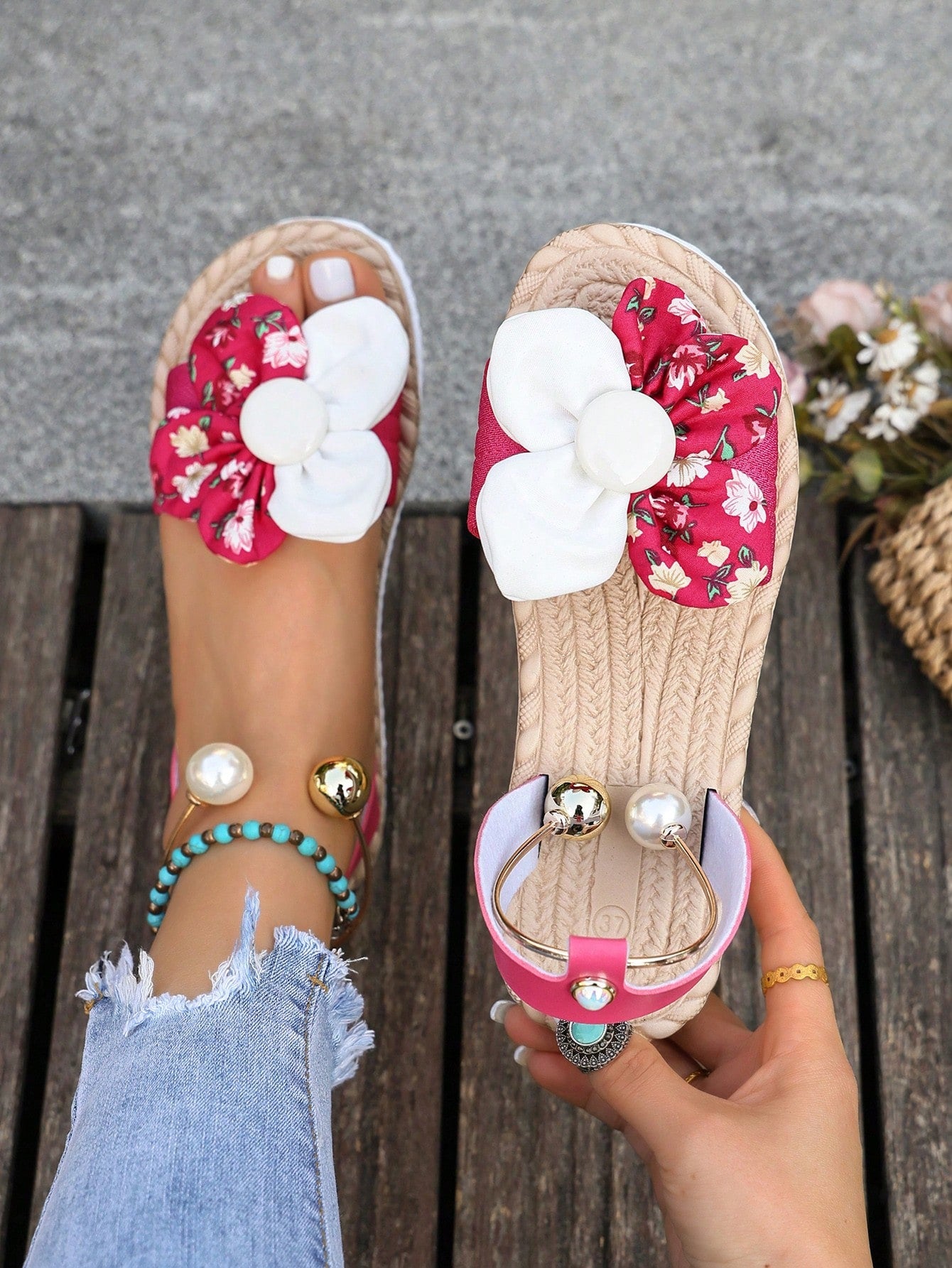 Women's floral beach slip-on flat sandals with soft non-slip sole and classic open sandal design in beige.
