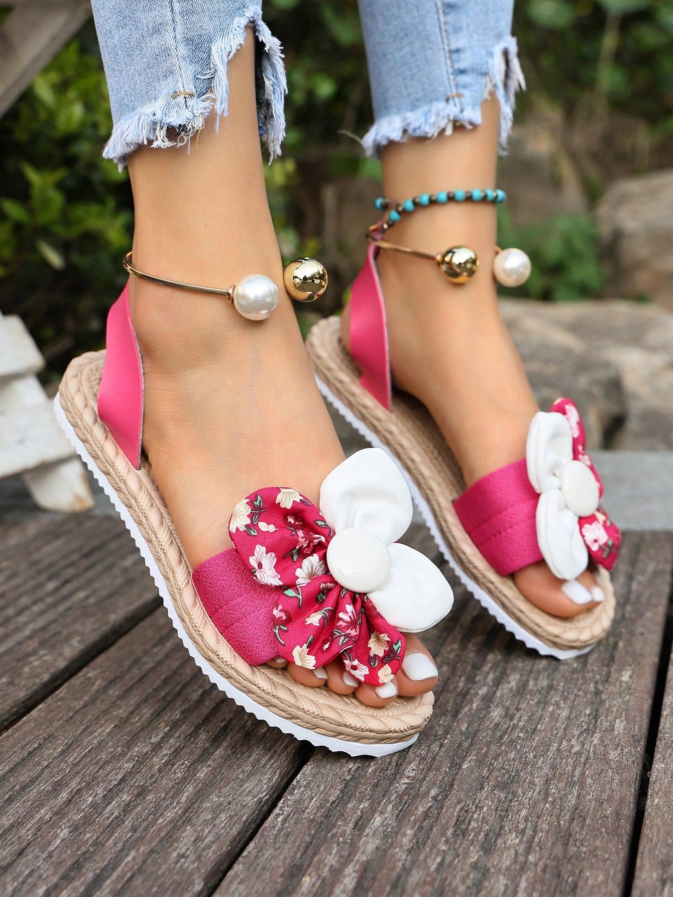 Women's floral beach slip-on flat sandals with soft non-slip sole and classic open sandal design in beige.