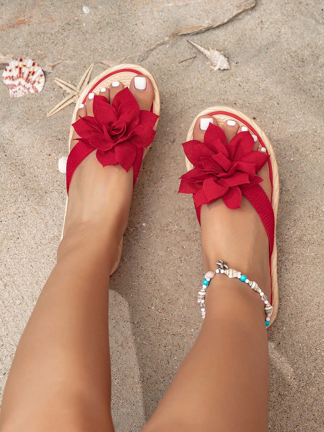 Women's woven-style flat beach flip-flop sandals with black peony applique decoration and casual design