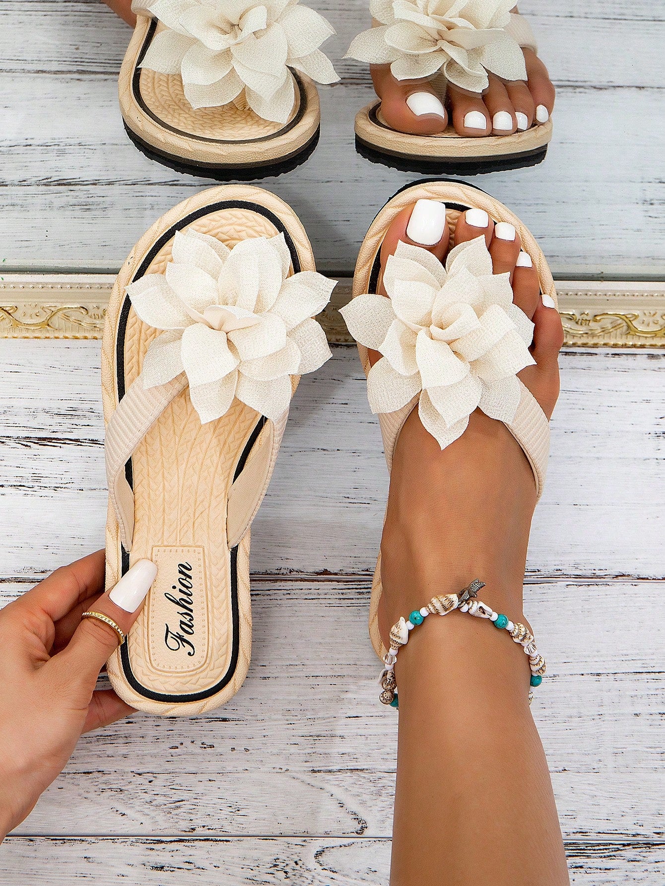 Women's woven-style flat beach flip-flop sandals with black peony applique decoration and casual design