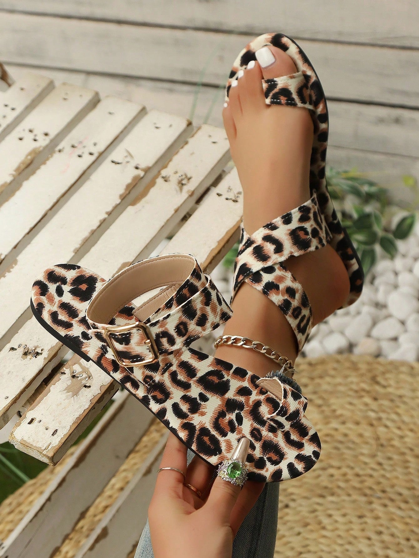 Women's leopard print flat thong slide sandals with open toe and adjustable strap, casual vacation and beach footwear