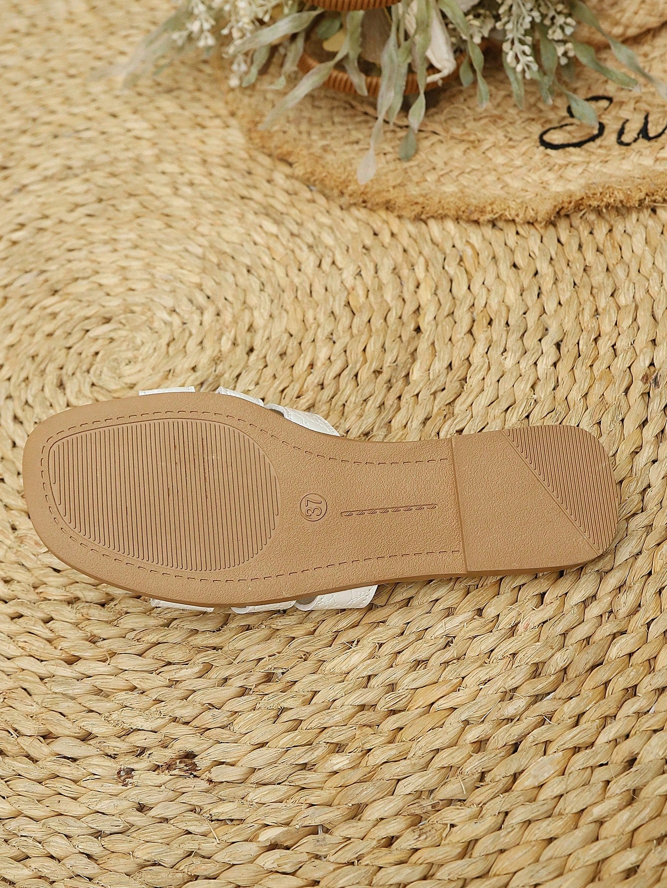 Women's flat open-toe beach sandals with criss-cross and cut-out upper design, suitable for seaside travel and casual summer wear.