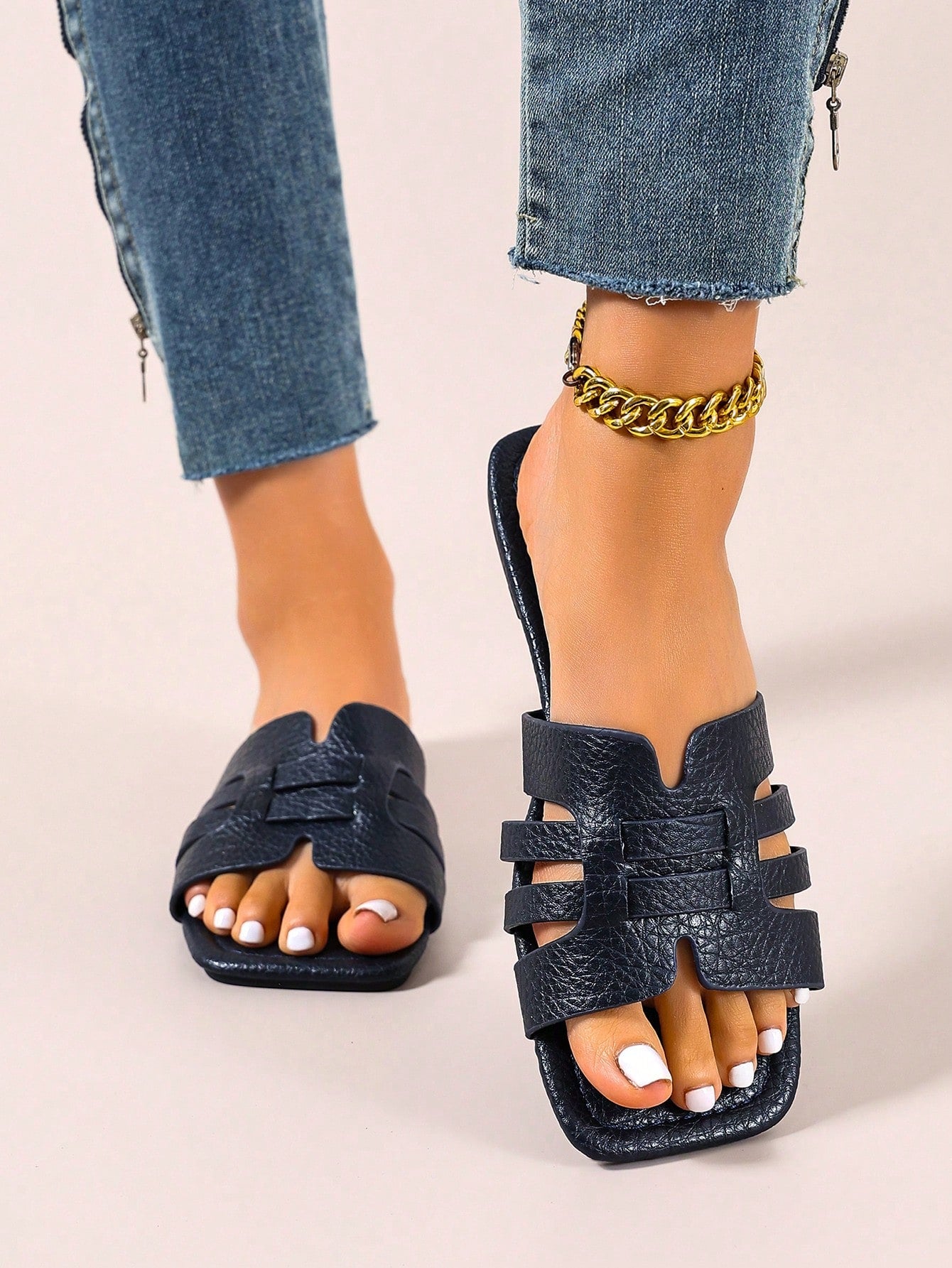 Women's open-toe flat slide sandals with slip-on design and metal decoration, suitable for outdoor casual summer wear.