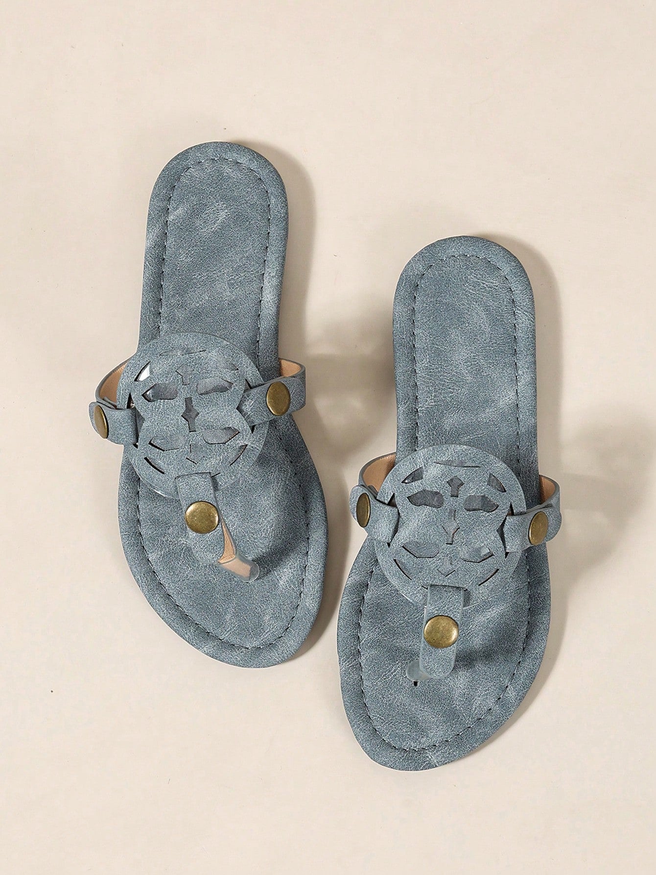 Women’s flat open-toe slide sandals with braided strap detail, embossed texture, and rhinestone decoration, designed as casual slip-on footwear for beach and everyday outdoor wear.