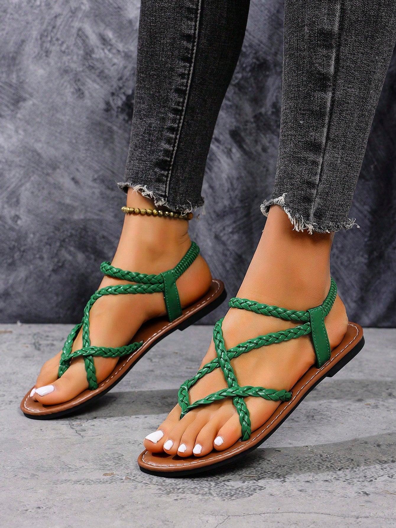 Women's woven criss-cross elastic flat sandals with braided strappy upper and toe post design