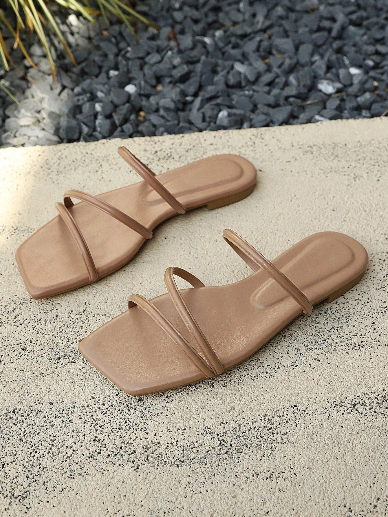 Solid color PU leather flat sandals with criss-cross straps, open toe, and ankle strap design for beach and holiday summer wear.