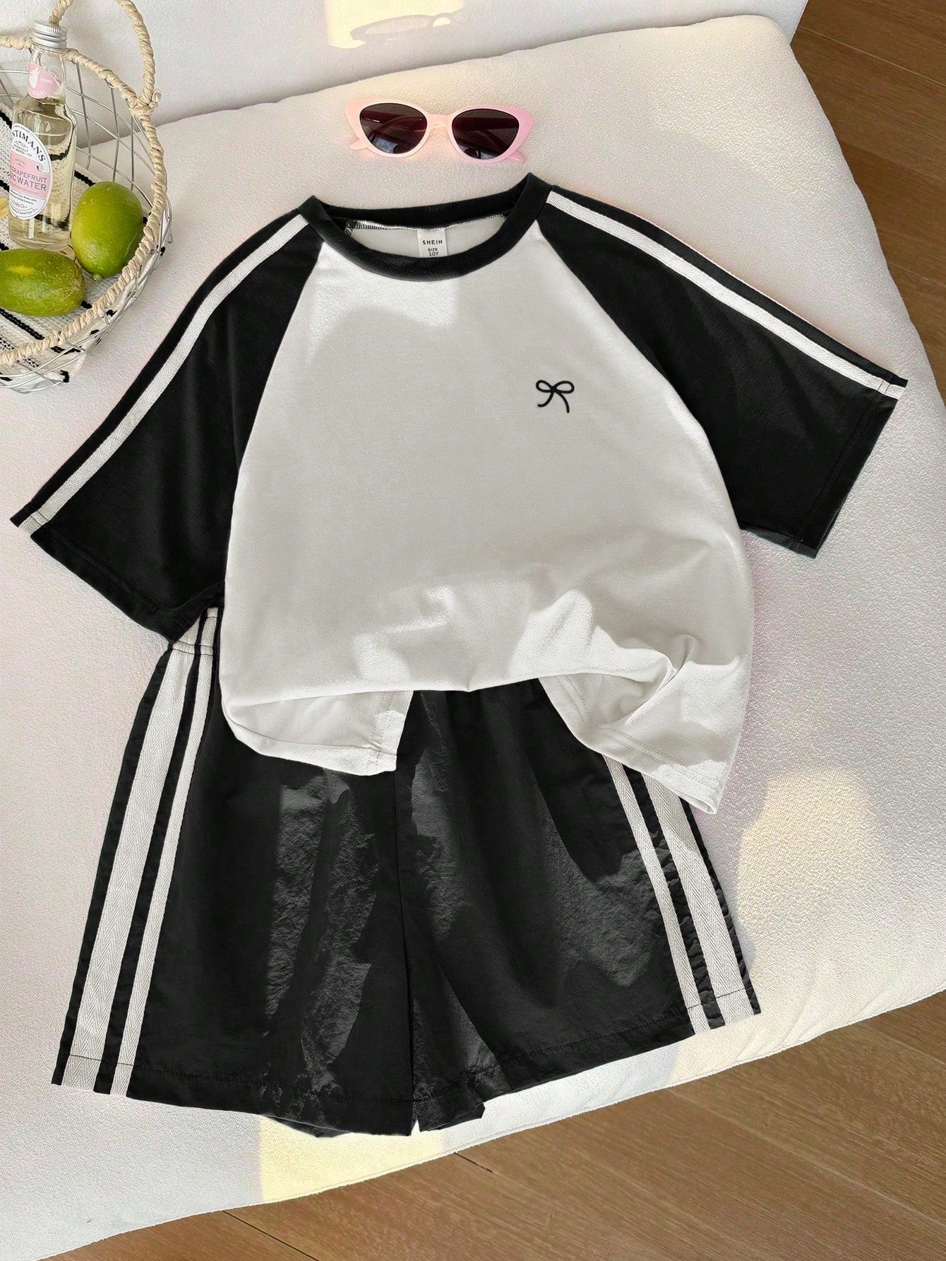 Genkimix Kids Young Girls Casual Light Sports Print Leopard Raglan T-Shirt With Cute Bow Front, Contrast Pink Knit Jersey Fabric, Y2K Retro Double Stripe Leopard Shorts Set, Suitable For Casual Activities, Street Style, Sports