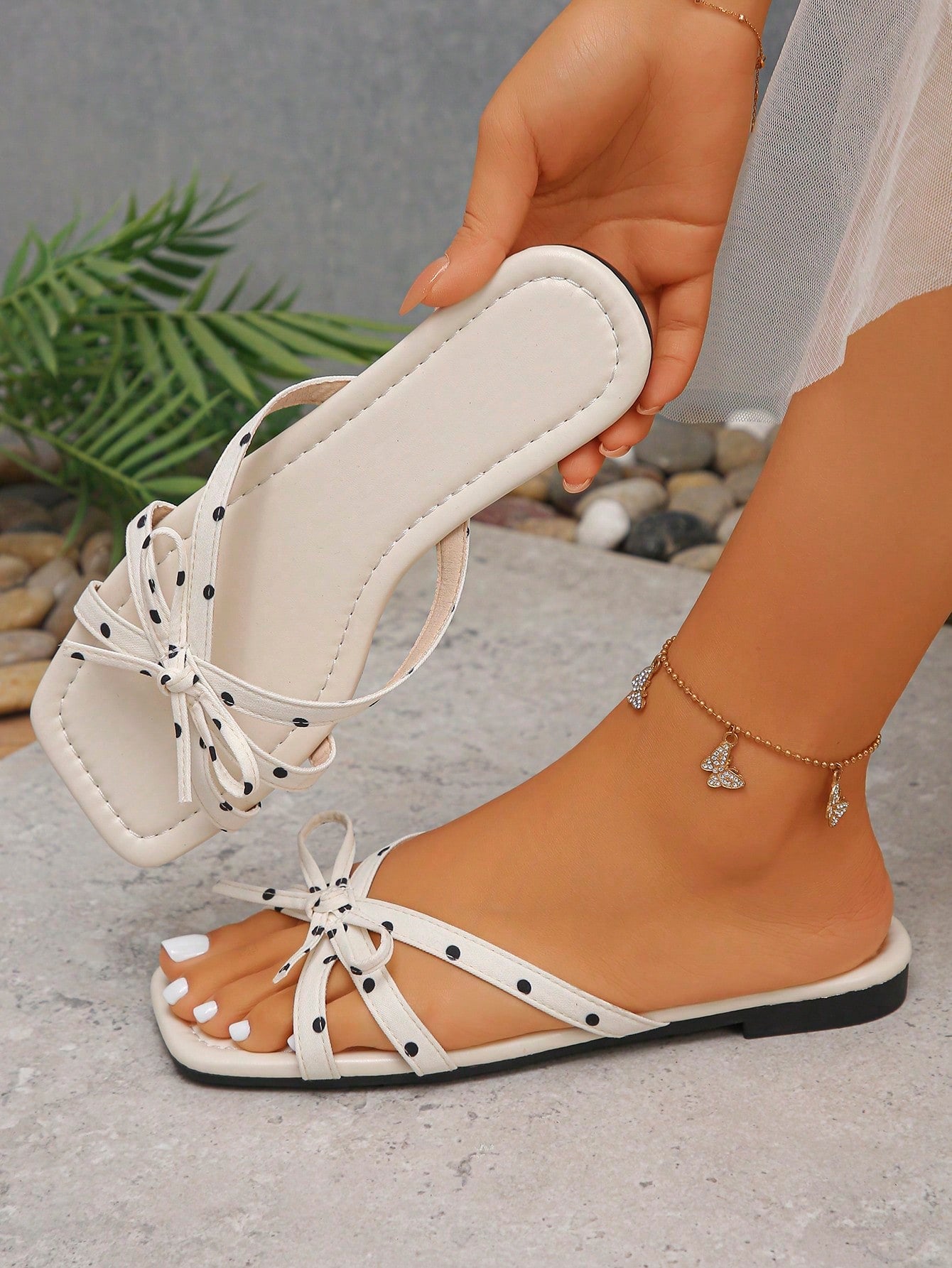 Women's casual flat slip-on slide sandals with bow decor, dual-tone geometric pattern, and open toe design for beach and daily summer wear.
