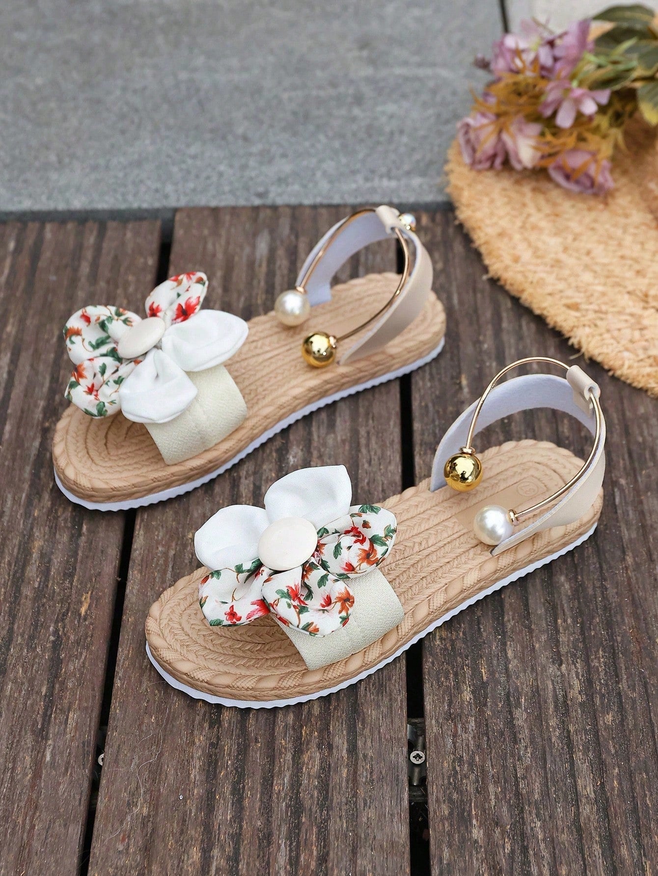 Women's floral beach slip-on flat sandals with soft non-slip sole and classic open sandal design in beige.