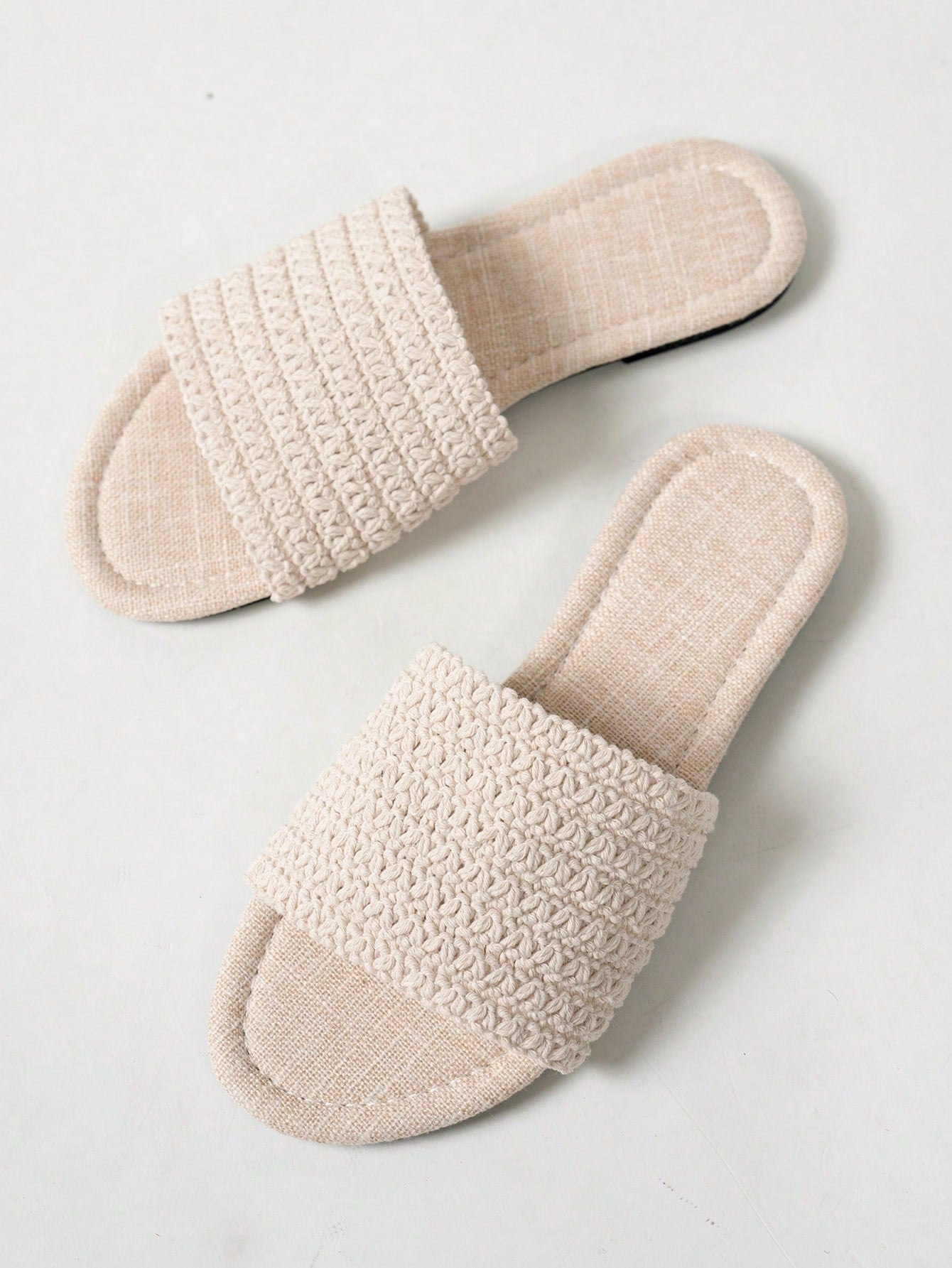 Women’s flat slide sandals featuring a floral printed strap and open toe design in a minimal style.
