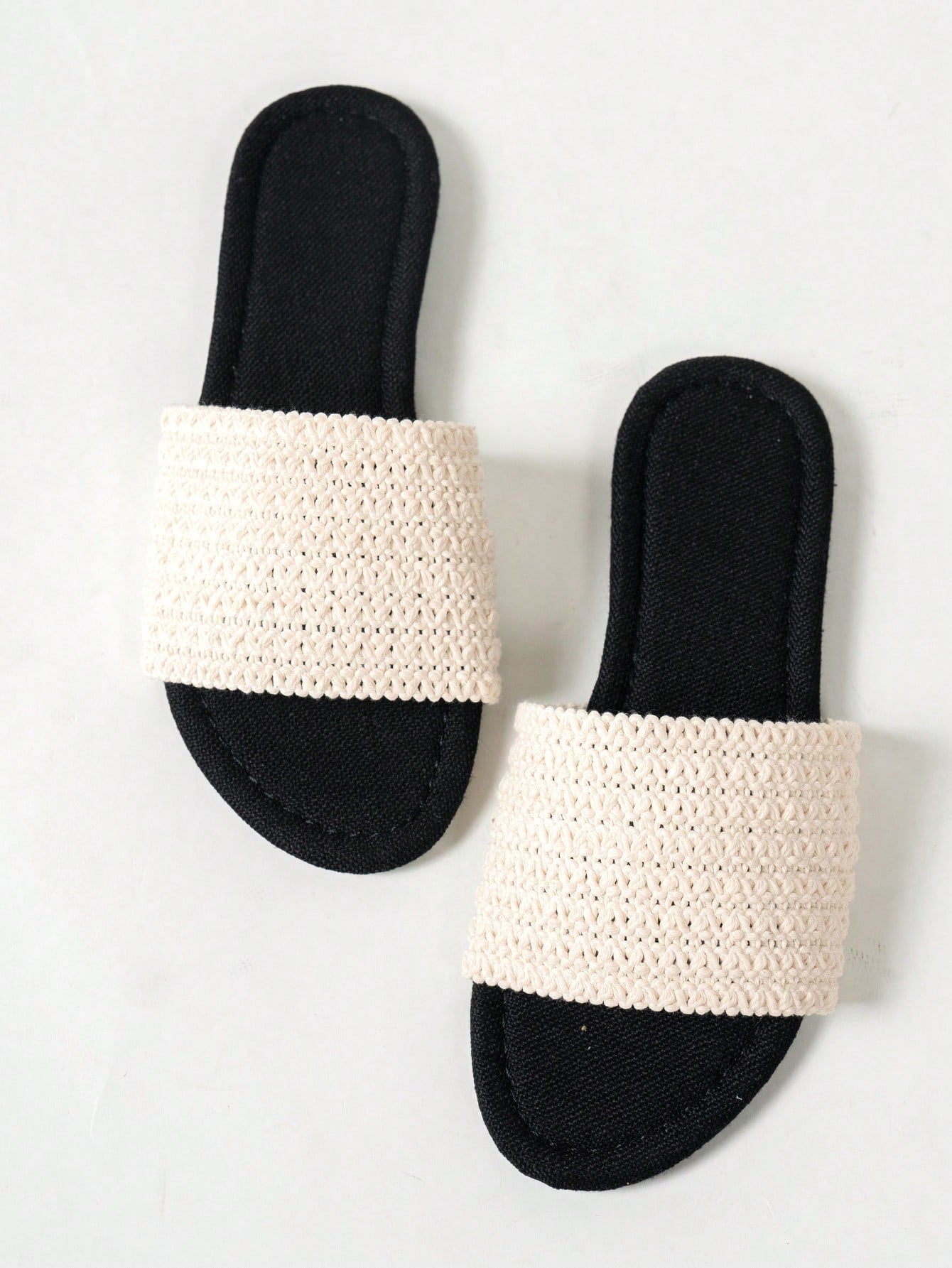 Women’s flat slide sandals featuring a floral printed strap and open toe design in a minimal style.