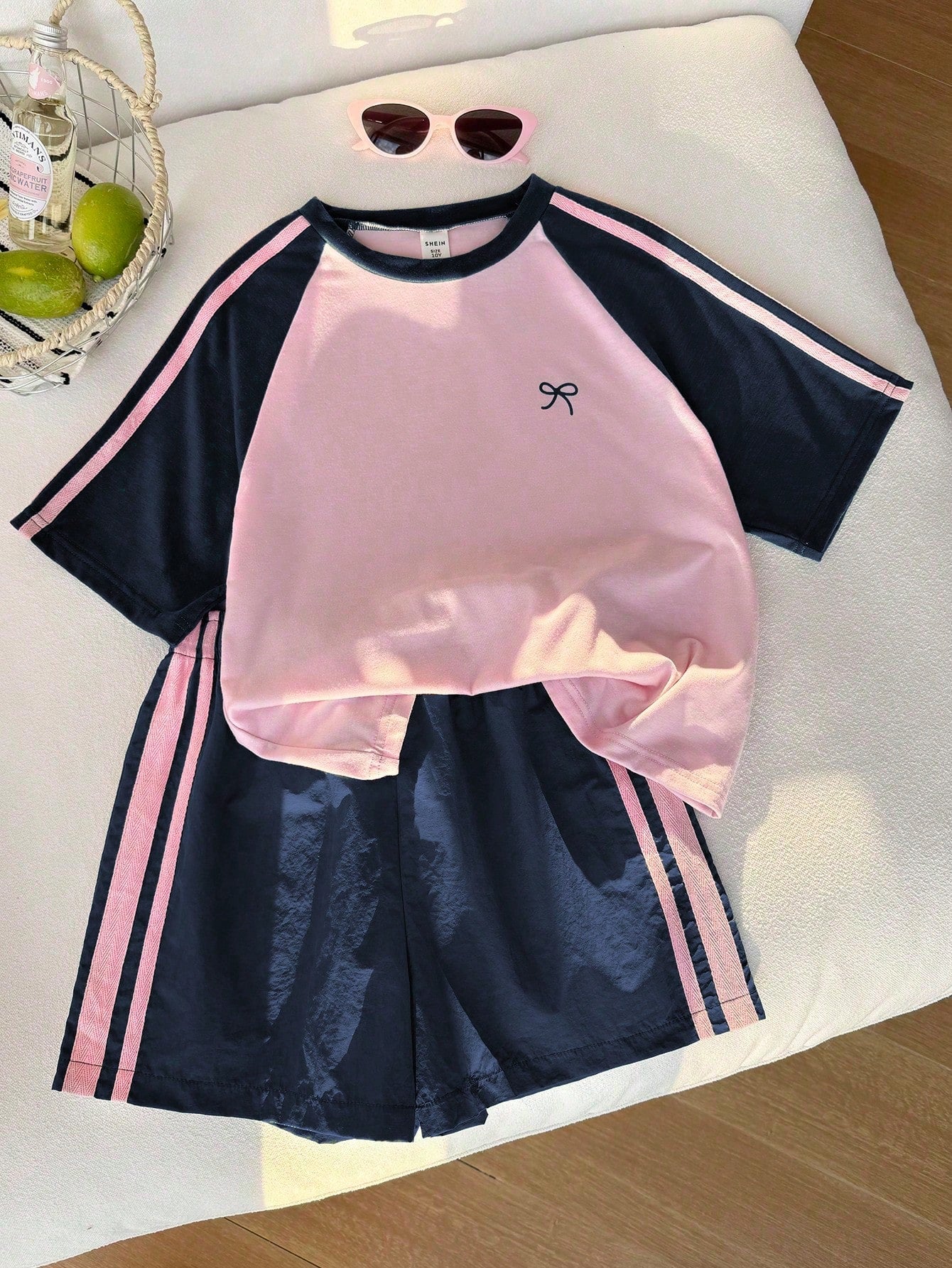 Genkimix Kids Young Girls Casual Light Sports Print Leopard Raglan T-Shirt With Cute Bow Front, Contrast Pink Knit Jersey Fabric, Y2K Retro Double Stripe Leopard Shorts Set, Suitable For Casual Activities, Street Style, Sports