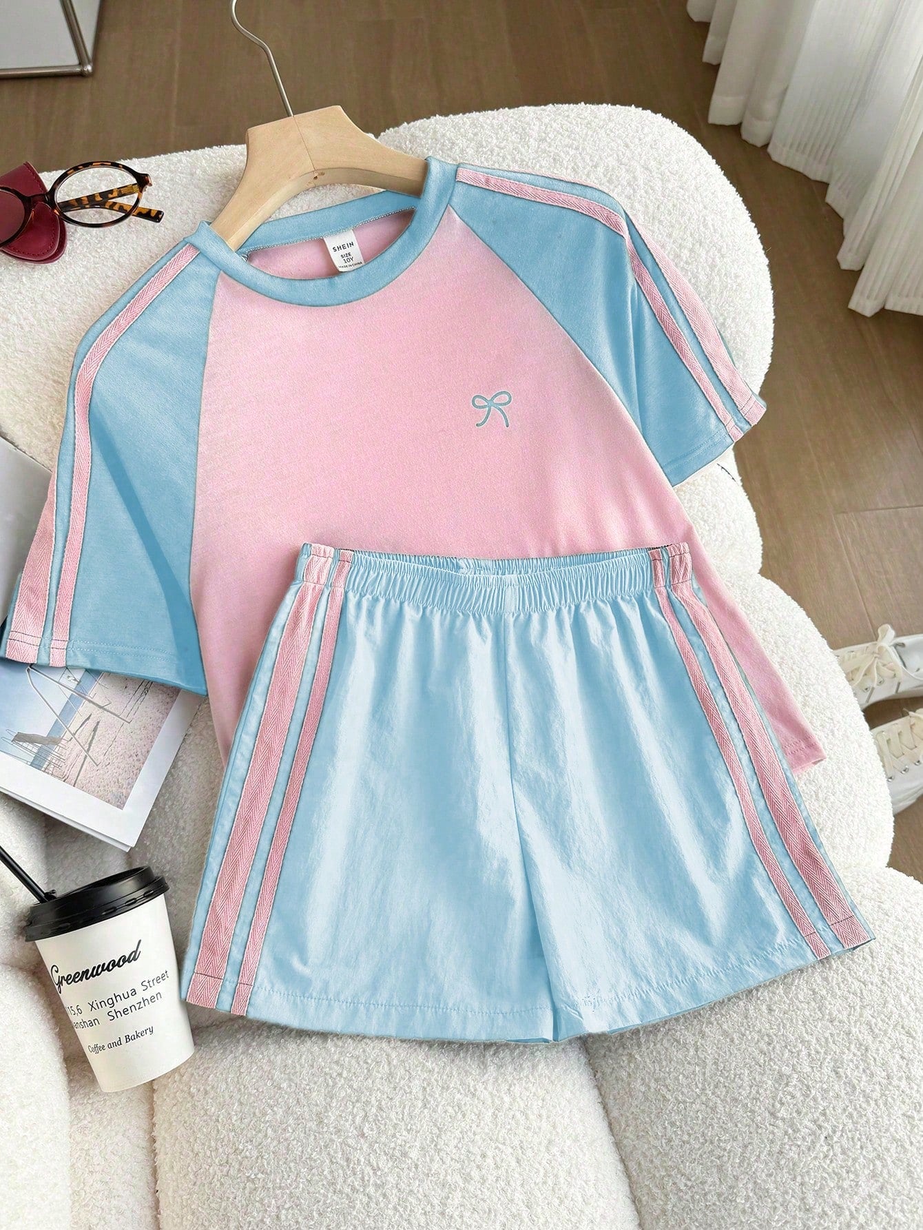 Genkimix Kids Young Girls Casual Light Sports Print Leopard Raglan T-Shirt With Cute Bow Front, Contrast Pink Knit Jersey Fabric, Y2K Retro Double Stripe Leopard Shorts Set, Suitable For Casual Activities, Street Style, Sports