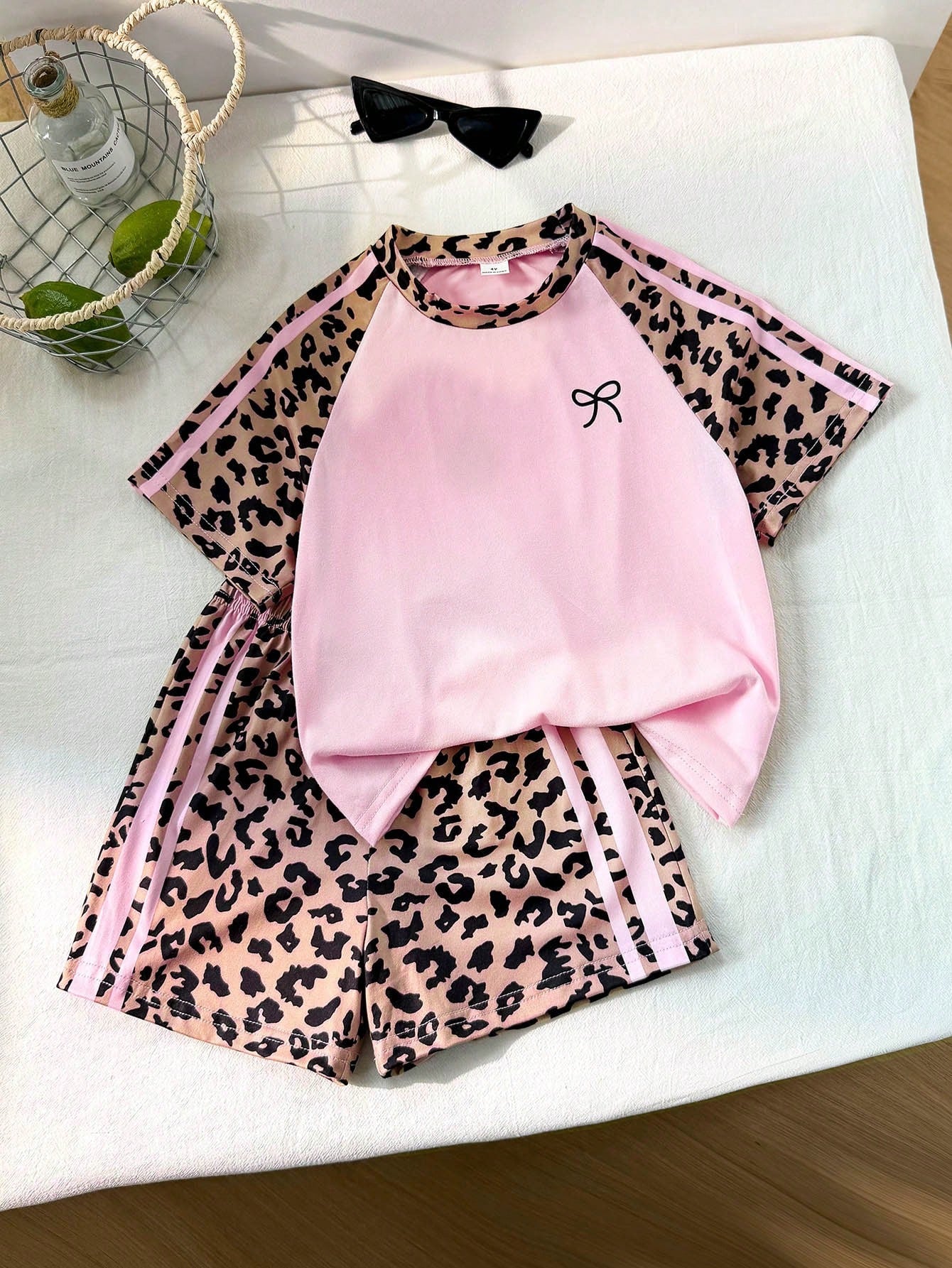 Genkimix Kids Young Girls Casual Light Sports Print Leopard Raglan T-Shirt With Cute Bow Front, Contrast Pink Knit Jersey Fabric, Y2K Retro Double Stripe Leopard Shorts Set, Suitable For Casual Activities, Street Style, Sports