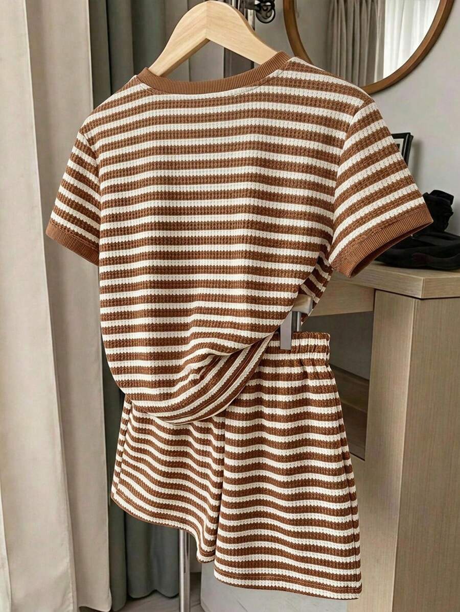 Young Girl Young Girl Casual Minimalist Short Sleeve T-Shirt And Shorts 2-Piece Set Suitable For Summer