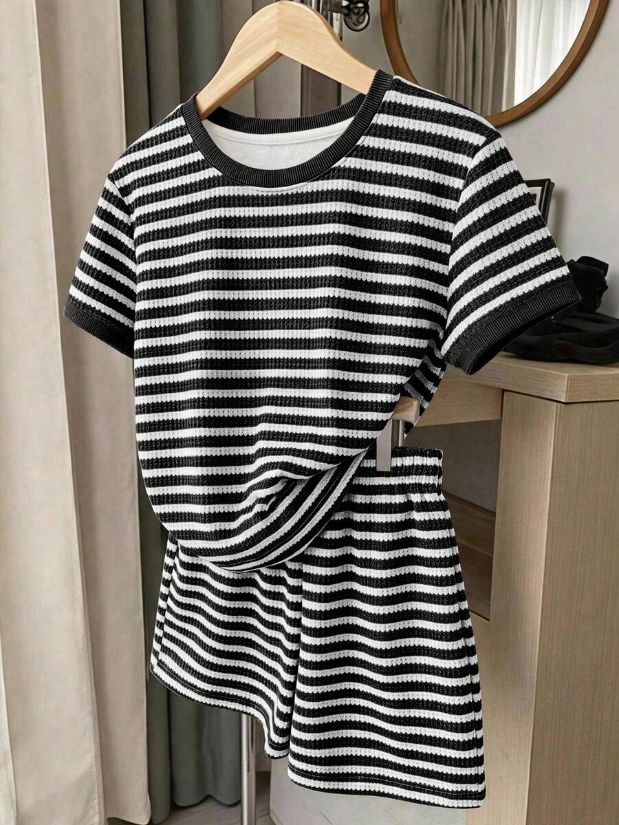 Young Girl Young Girl Casual Minimalist Short Sleeve T-Shirt And Shorts 2-Piece Set Suitable For Summer