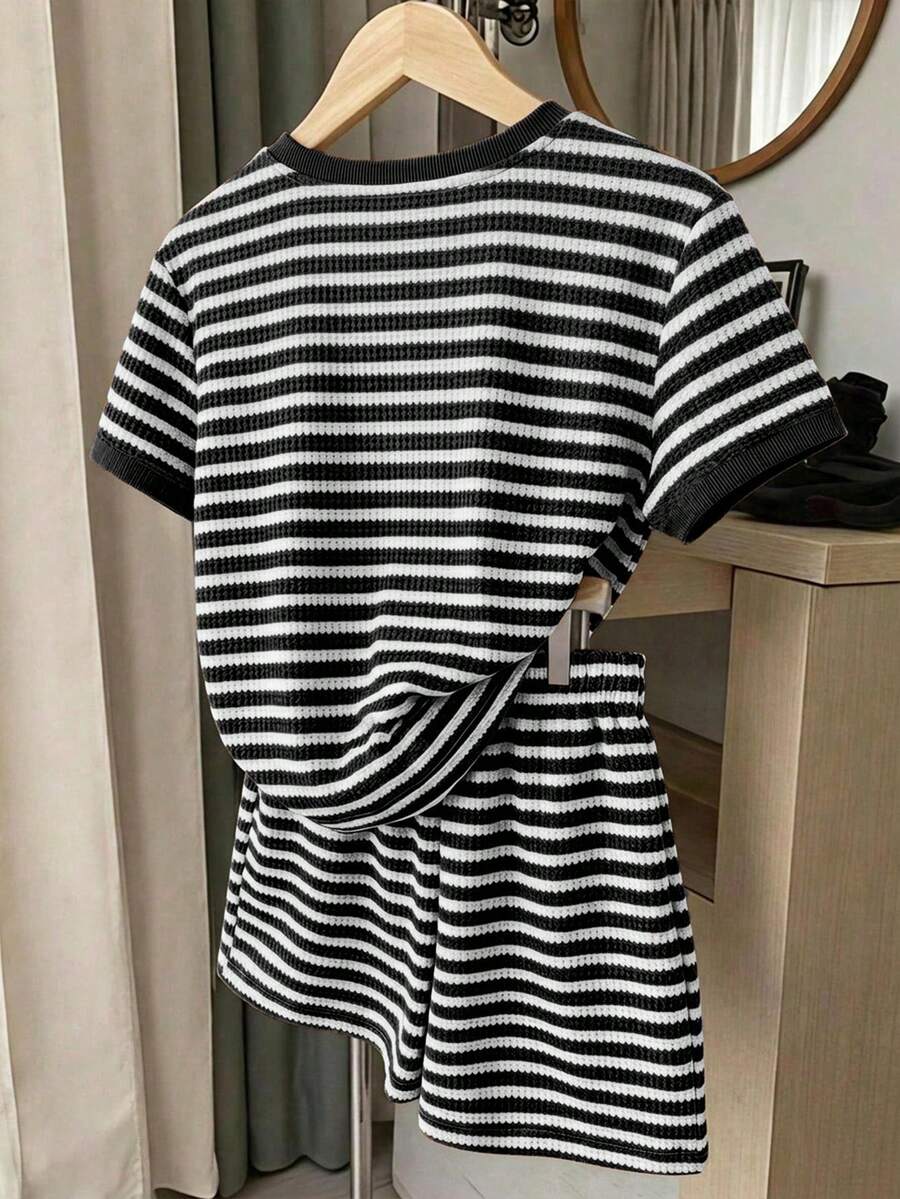 Young Girl Young Girl Casual Minimalist Short Sleeve T-Shirt And Shorts 2-Piece Set Suitable For Summer